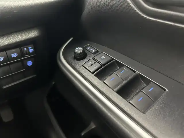 トヨタ ノア ハイブリッド S－G 千葉県 2022(令4)年 5.1万km アティチュードブラックマイカ 禁煙車/純正10インチディスプレイオーディオナビ/・CD/DVD/BT/ACP/AA/HDMI/フルセグ/両側パワースライドドア/純正14インチフリップダウンモニター/プリクラッシュセーフティ/レーンディパーチャーアラート/プロアクティブドライビングアシスト/コーナーセンサー/パーキングサポートブレーキ/レーダークルーズコントロール/バックカメラワイパー/LEDヘッドライト/オートライト/オートハイビーム/フォグライト/ビルトインETC2.0/2列目サンシェイド/スマートキー/電動パーキングブレーキ/ブレーキホールド