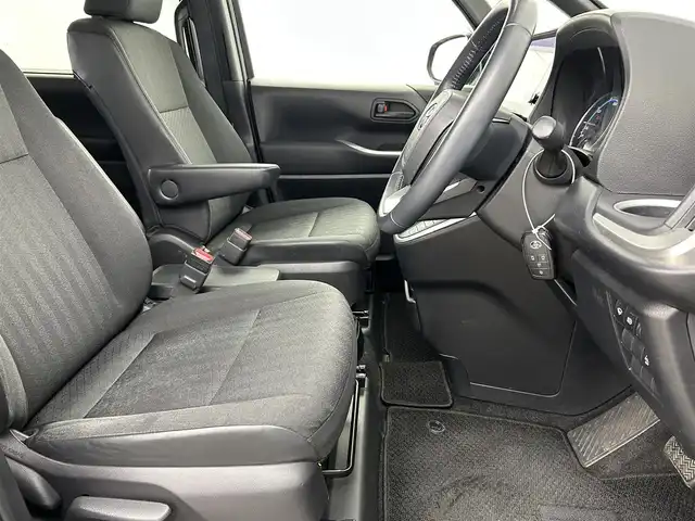 トヨタ ノア ハイブリッド S－G 千葉県 2022(令4)年 5.1万km アティチュードブラックマイカ 禁煙車/純正10インチディスプレイオーディオナビ/・CD/DVD/BT/ACP/AA/HDMI/フルセグ/両側パワースライドドア/純正14インチフリップダウンモニター/プリクラッシュセーフティ/レーンディパーチャーアラート/プロアクティブドライビングアシスト/コーナーセンサー/パーキングサポートブレーキ/レーダークルーズコントロール/バックカメラワイパー/LEDヘッドライト/オートライト/オートハイビーム/フォグライト/ビルトインETC2.0/2列目サンシェイド/スマートキー/電動パーキングブレーキ/ブレーキホールド