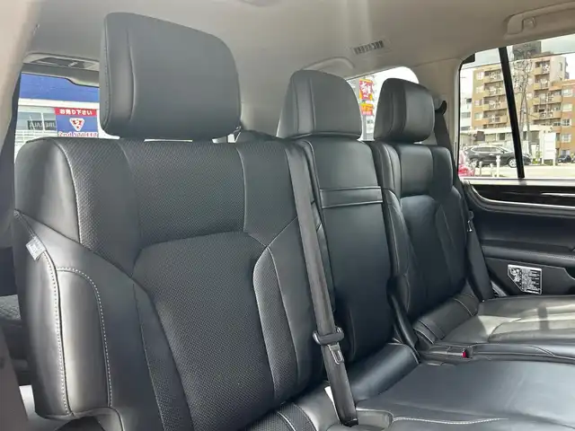 レクサス ＬＸ 570 富山県 2016(平28)年 9.5万km スターライトブラックガラスフレーク 外部検査実施済み/純正SDナビ/（DVD・ブルーレイ・フルセグTV・Bluetooth・USB・MSV）/アラウンドビューモニター/純正21インチアルミホイール/パワーバックドア/セーフティシステム/・プリクラッシュセーフティシステム/・レーンディパーチャーアラート/・アダクティブハイビームシステム/・レーダークルーズコントロール/LEDヘッドライト/スマートキー/ビルトインETC2.0/前方ドライブレコーダー/黒レザーシート/前席パワーシート/前席シートヒーター/前席エアシート/ブラインドスポットモニター/ヘッドアップディスプレイ/ハンドルヒーター/パドルシフト/クールBOX/ヒッチメンバー（電源7ピン）/横滑り防止機能/ロールセンシングカーテンエアバッグ/保証書/取扱説明書/スペアキー