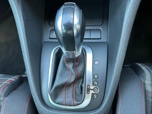 フォルクスワーゲン ゴルフ GTi 岡山県 2011(平23)年 9.1万km 黒 社外ETC/スペアキー/純正アルミホイール/シートヒーター/横滑り防止装置/W＋サイドエアバッグ/カーテンエアバッグ/エアロパーツ【リア】/ローダウン/保証書/取扱説明書