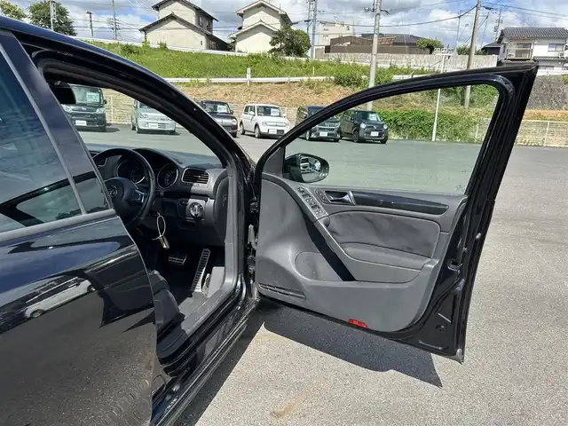 フォルクスワーゲン ゴルフ GTi 岡山県 2011(平23)年 9.1万km 黒 社外ETC/スペアキー/純正アルミホイール/シートヒーター/横滑り防止装置/W＋サイドエアバッグ/カーテンエアバッグ/エアロパーツ【リア】/ローダウン/保証書/取扱説明書
