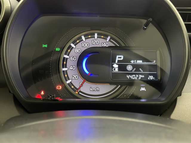 スズキ スペーシア ギア HYBRID XZ 宮崎県 2022(令4)年 4.4万km アクティブイエロー/ガンメタリック2トーン SUZUKI Safety Support/〇デュアルカメラブレーキサポート/〇誤発進抑制機能（前方・後方）/〇後退時ブレーキサポート/〇車線逸脱警報機能/〇車線逸脱抑制機能/〇ふらつき警報機能/〇標識認識機能/〇フロントガラス投影式ヘッドアップディスプレイ/〇先行車発進お知らせ機能/〇オートマチックハイビーム/〇アダプティブクルーズコントロール（全車速追従機能付き）/〇コーナーセンサー/社外7インチSDナビ/フルセグTV/CD/DVD/Bluetooth/バックカメラ/両側パワースライドドア/シートヒーター/LEDヘッドライト/アイドリングストップ/ルーフレール/純正14インチAW/スマートキー×2/保証書/取扱説明書