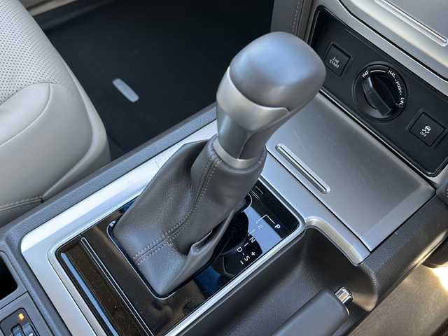 トヨタ ランドクルーザー プラド TX Lパッケージ マットブラED 秋田県 2023(令5)年 0.4万km ホワイトパールクリスタルシャイン 純正ディスプレイオーディオ/純正BT/全方位カメラ/ベージュ皮シート/サンルーフ/４WD/純正18インチアルミ/ETC2.0/前後コーナーセンサー/エアシート＆シートヒーター/スペアキー/追従機能式クルーズコントロール