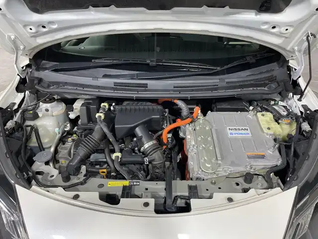 日産 ノート e－パワー ニスモ 福岡県 2020(令2)年 6万km ブリリアントホワイトパール 純正メモリーナビゲーション/フルセグテレビ/バックカメラ/コーナーセンサー/ステアリングスイッチ/革巻きステアリング/スマートキー/プッシュスタートエンジン/LEDヘッドライト/ドアバイザー/フロアマット/純正16インチアルミホイール