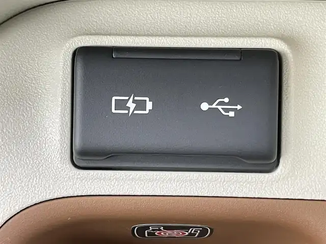 トヨタ シエンタ ハイブリッド Z 千葉県 2022(令4)年 2.1万km ホワイトパールクリスタルシャイン 禁煙車/トヨタセーフティセンス/・パノラミックビューモニター/・プリクラッシュセーフティ/・レーンディパーチャーアラート/・オートマチックハイビーム/・プロアクティブドライビングアシスト/・発進遅れ告知機能/・パーキングサポートブレーキ/両側パワースライドドア/純正ディスプレイオーディオ/アラウンドビューモニター/レーダークルーズコントロール/LEDオートライト/シートヒーター/オートエアコン/USBポート/プッシュスタート/スマートキー/スペアキー