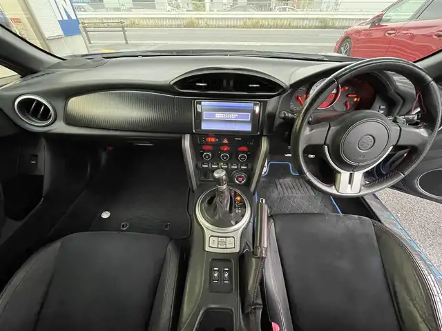 トヨタ ８６ GT リミテッド 岐阜県 2013(平25)年 14.1万km ギャラクシーブルーシリカ (株)IDOMが運営する【じしゃロン多治見店】の自社ローン専用車両になります。こちらは現金またはオートローンご利用時の価格です。自社ローンご希望の方は別途その旨お申付け下さい。/モデリスタフルエアロ/純正１７インチAW/ハーフレザーシート/前席シートヒーター/純正SDナビゲーション/フルセグTV・Bluetooth/バックカメラ/スマートキー２個