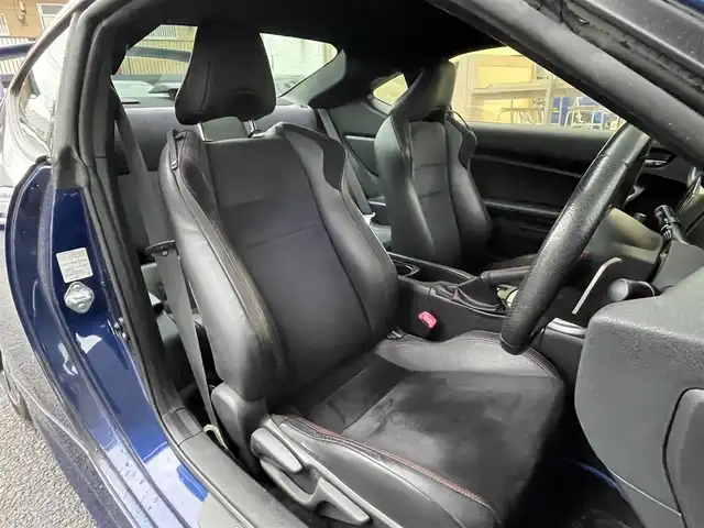 トヨタ ８６ GT リミテッド 岐阜県 2013(平25)年 14.1万km ギャラクシーブルーシリカ (株)IDOMが運営する【じしゃロン多治見店】の自社ローン専用車両になります。こちらは現金またはオートローンご利用時の価格です。自社ローンご希望の方は別途その旨お申付け下さい。/モデリスタフルエアロ/純正１７インチAW/ハーフレザーシート/前席シートヒーター/純正SDナビゲーション/フルセグTV・Bluetooth/バックカメラ/スマートキー２個