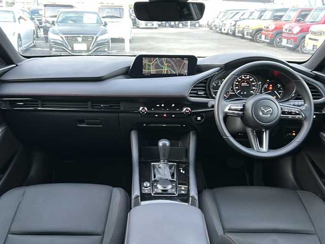 マツダ マツダ３ファストバック XD ブラックトーンED 徳島県 2022(令4)年 2.9万km ジェットブラックマイカ ワンオーナー/BOSEサウンド/純正SDナビ/（Bluetooth/フルセグ/CD/DVD/FM/AM/USB/ipod）/アラウンドビューモニター/レーダークルーズコントロール/BSM/レーンアシスト/クリアランスソナー/LEDヘッドライト/オートハイビーム/ETC/純正AW/純正フロアマット/プッシュスタート/スマートキー/取扱説明書/保証書