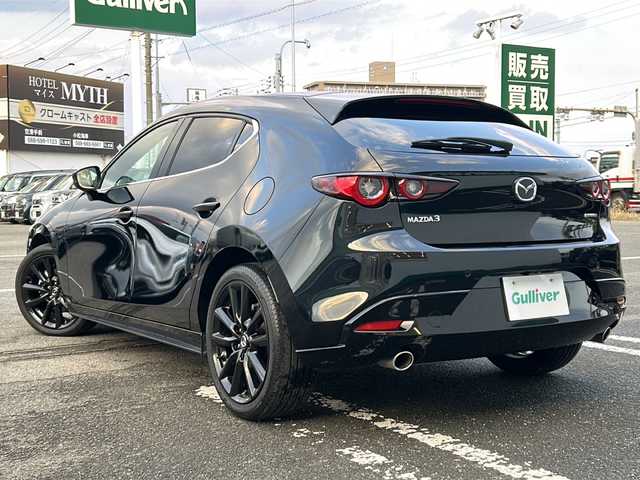 マツダ マツダ３ファストバック XD ブラックトーンED 徳島県 2022(令4)年 2.9万km ジェットブラックマイカ ワンオーナー/BOSEサウンド/純正SDナビ/（Bluetooth/フルセグ/CD/DVD/FM/AM/USB/ipod）/アラウンドビューモニター/レーダークルーズコントロール/BSM/レーンアシスト/クリアランスソナー/LEDヘッドライト/オートハイビーム/ETC/純正AW/純正フロアマット/プッシュスタート/スマートキー/取扱説明書/保証書