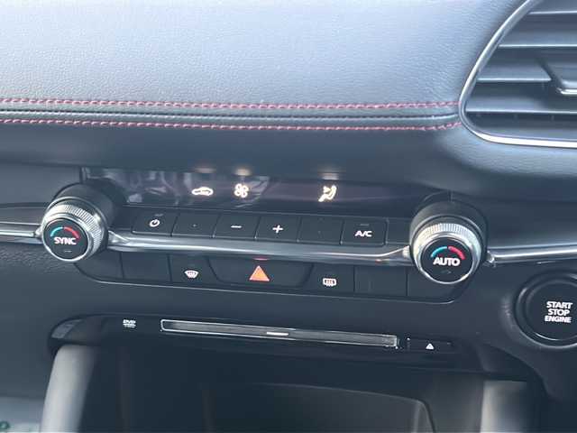 マツダ マツダ３ファストバック XD ブラックトーンED 徳島県 2022(令4)年 2.9万km ジェットブラックマイカ ワンオーナー/BOSEサウンド/純正SDナビ/（Bluetooth/フルセグ/CD/DVD/FM/AM/USB/ipod）/アラウンドビューモニター/レーダークルーズコントロール/BSM/レーンアシスト/クリアランスソナー/LEDヘッドライト/オートハイビーム/ETC/純正AW/純正フロアマット/プッシュスタート/スマートキー/取扱説明書/保証書