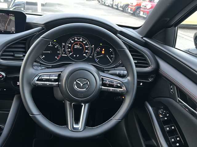 マツダ マツダ３ファストバック XD ブラックトーンED 徳島県 2022(令4)年 2.9万km ジェットブラックマイカ ワンオーナー/BOSEサウンド/純正SDナビ/（Bluetooth/フルセグ/CD/DVD/FM/AM/USB/ipod）/アラウンドビューモニター/レーダークルーズコントロール/BSM/レーンアシスト/クリアランスソナー/LEDヘッドライト/オートハイビーム/ETC/純正AW/純正フロアマット/プッシュスタート/スマートキー/取扱説明書/保証書