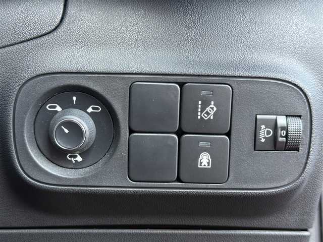 シトロエン Ｃ３ コロラドエディション 愛知県 2018(平30)年 3.9万km 赤Ⅱ /禁煙/正規ディーラー車/ディーラー整備記録簿R1.2.4.5//純正ナビ/フルセグ/BT/MirrorLink/USB/AUX//バックカメラ/前後ドラレコ//ハーフレザーシート//革巻きステア/ステアスイッチ//プッシュスタート/スマートキー//シートリフター//純正LEDオートライト/オートハイビーム//アクティブセーフティブレーキ//アテンションアラート/BSM/クルコン//新車時保証書//取扱説明書//ドラレコ取説//ナビユニット取説//スペアスマートキー有