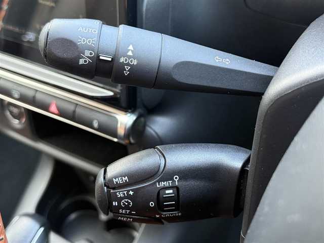 シトロエン Ｃ３ コロラドエディション 愛知県 2018(平30)年 3.9万km 赤Ⅱ /禁煙/正規ディーラー車/ディーラー整備記録簿R1.2.4.5//純正ナビ/フルセグ/BT/MirrorLink/USB/AUX//バックカメラ/前後ドラレコ//ハーフレザーシート//革巻きステア/ステアスイッチ//プッシュスタート/スマートキー//シートリフター//純正LEDオートライト/オートハイビーム//アクティブセーフティブレーキ//アテンションアラート/BSM/クルコン//新車時保証書//取扱説明書//ドラレコ取説//ナビユニット取説//スペアスマートキー有