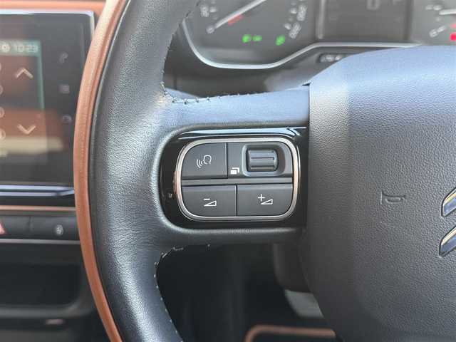 シトロエン Ｃ３ コロラドエディション 愛知県 2018(平30)年 3.9万km 赤Ⅱ /禁煙/正規ディーラー車/ディーラー整備記録簿R1.2.4.5//純正ナビ/フルセグ/BT/MirrorLink/USB/AUX//バックカメラ/前後ドラレコ//ハーフレザーシート//革巻きステア/ステアスイッチ//プッシュスタート/スマートキー//シートリフター//純正LEDオートライト/オートハイビーム//アクティブセーフティブレーキ//アテンションアラート/BSM/クルコン//新車時保証書//取扱説明書//ドラレコ取説//ナビユニット取説//スペアスマートキー有