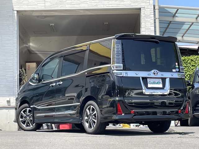 トヨタ ヴォクシー ZS 煌Ⅱ 大分県 2020(令2)年 1.6万km イナズマスパーキングブラックガラスフレーク ワンオーナー /両側パワースライドドア /純正ナビ/地デジ/Bluetooth/純正ビルトインETC/純正フロアマット/純正16インチルミホイール/純正LEDヘッドライト/オートライト/オートマチックハイビーム/コーナーセンサー/衝突被害軽減ブレーキ/横滑り防止装置/レーンキープアシスト/バックカメラ/クルーズコントロール/スマートキー/MTモード付きAT/5月3日から5月7日までお休みの為、書類発送及び車両搬出は5月8日以降になります。