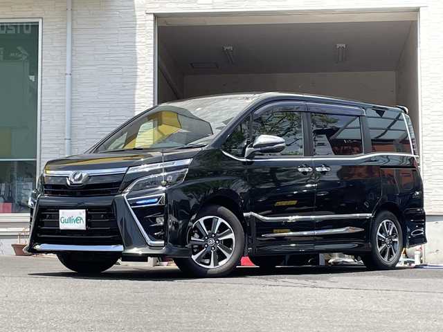 トヨタ ヴォクシー ZS 煌Ⅱ 大分県 2020(令2)年 1.6万km イナズマスパーキングブラックガラスフレーク ワンオーナー /両側パワースライドドア /純正ナビ/地デジ/Bluetooth/純正ビルトインETC/純正フロアマット/純正16インチルミホイール/純正LEDヘッドライト/オートライト/オートマチックハイビーム/コーナーセンサー/衝突被害軽減ブレーキ/横滑り防止装置/レーンキープアシスト/バックカメラ/クルーズコントロール/スマートキー/MTモード付きAT/5月3日から5月7日までお休みの為、書類発送及び車両搬出は5月8日以降になります。