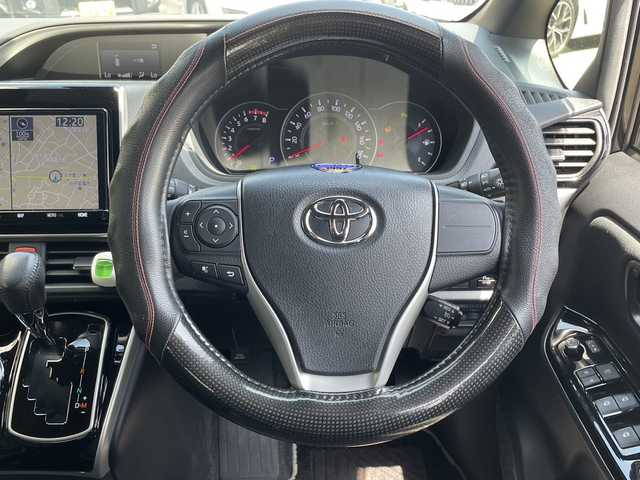 トヨタ ヴォクシー ZS 煌Ⅱ 大分県 2020(令2)年 1.6万km イナズマスパーキングブラックガラスフレーク ワンオーナー /両側パワースライドドア /純正ナビ/地デジ/Bluetooth/純正ビルトインETC/純正フロアマット/純正16インチルミホイール/純正LEDヘッドライト/オートライト/オートマチックハイビーム/コーナーセンサー/衝突被害軽減ブレーキ/横滑り防止装置/レーンキープアシスト/バックカメラ/クルーズコントロール/スマートキー/MTモード付きAT/5月3日から5月7日までお休みの為、書類発送及び車両搬出は5月8日以降になります。