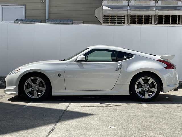 日産 フェアレディ Ｚ バージョンT 青森県 2009(平21)年 9.3万km ブリリアントホワイトパール 純正メモリナビ/AM/FM/CD/DVD/AUX/NISMOエアロ/V6ツインターボ/柿本マフラー/バックカメラ/社外ドライブレコーダー/シートヒーター/ハーフレザーシート/パドルシフト/純正フロアマット/スペアキー/純正AWサマータイヤ/取扱説明書/保証書