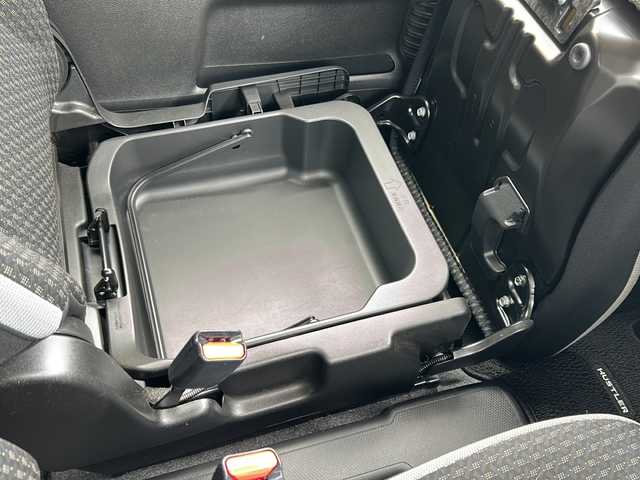 スズキ ハスラー HYBRID G 鹿児島県 2020(令2)年 3.6万km フェニックスレッドパール/ガンメタリック2トーンルーフ 純正ナビ/Bluetooth/DVD/CD/純正アルミホイール15インチ/全方位バックカメラ/オートライト/フルセグ/レーンアシスト/パーキングアシスト/ETC/アイドリングストップ/プッシュスタートボタン/パワーウィンドウ/シートヒーター