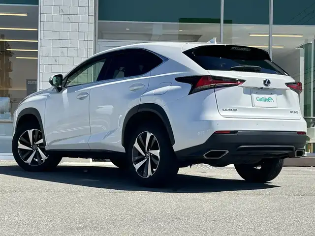 レクサス ＮＸ 300 Iパッケージ 兵庫県 2018(平30)年 6.3万km ソニッククォーツ 純正ナビ/フルセグTV/三眼LEDヘッドライト/BT接続/CD/DVD/MIRACAST/バックカメラ/ETC2.0/ステアリングヒーター/パドルシフト/レーダークルーズコントロール/サンルーフ/パワーシート/シートヒーター/レザーシート/スマートキー/スペアキー/純正フロアマット