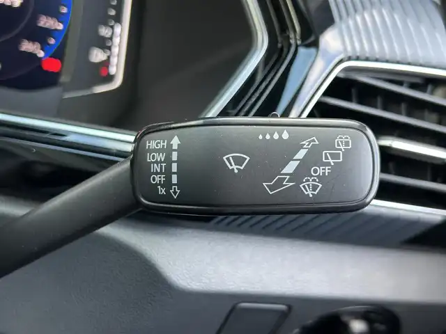 フォルクスワーゲン ＶＷ Ｔ－クロス TSI スタイル 宮崎県 2024(令6)年 0.3万km ディープブラックパールエフェクト 純正メモリーナビ/・Bluetooth/・USB入力端子/・AM/FM/・CarPlay/ハーフブラックレザーシート/ETC/LEDライト/・オートライト/・オートマハイビーム/・レーンキープアシスト/・ブラインドスポットモニター/・アダプティブクルーズコントロール/・前後コーナーセンサー/・パーキングアシスト/純正18インチアルミホイール/純正フロアマット/スマートキー/プッシュスタート