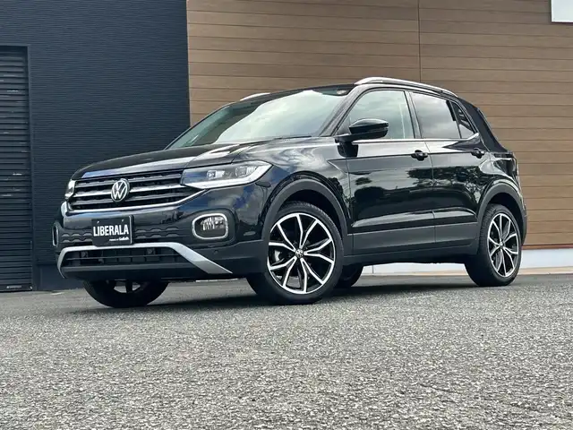 フォルクスワーゲン ＶＷ Ｔ－クロス TSI スタイル 宮崎県 2024(令6)年 0.3万km ディープブラックパールエフェクト 純正メモリーナビ/・Bluetooth/・USB入力端子/・AM/FM/・CarPlay/ハーフブラックレザーシート/ETC/LEDライト/・オートライト/・オートマハイビーム/・レーンキープアシスト/・ブラインドスポットモニター/・アダプティブクルーズコントロール/・前後コーナーセンサー/・パーキングアシスト/純正18インチアルミホイール/純正フロアマット/スマートキー/プッシュスタート