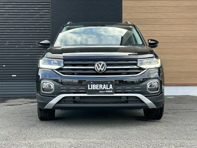 フォルクスワーゲン ＶＷ Ｔ－クロス TSI スタイル 宮崎県 2024(令6)年 0.3万km ディープブラックパールエフェクト 純正メモリーナビ/・Bluetooth/・USB入力端子/・AM/FM/・CarPlay/ハーフブラックレザーシート/ETC/LEDライト/・オートライト/・オートマハイビーム/・レーンキープアシスト/・ブラインドスポットモニター/・アダプティブクルーズコントロール/・前後コーナーセンサー/・パーキングアシスト/純正18インチアルミホイール/純正フロアマット/スマートキー/プッシュスタート