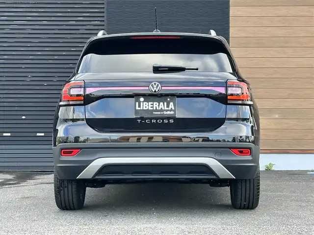 フォルクスワーゲン ＶＷ Ｔ－クロス TSI スタイル 宮崎県 2024(令6)年 0.3万km ディープブラックパールエフェクト 純正メモリーナビ/・Bluetooth/・USB入力端子/・AM/FM/・CarPlay/ハーフブラックレザーシート/ETC/LEDライト/・オートライト/・オートマハイビーム/・レーンキープアシスト/・ブラインドスポットモニター/・アダプティブクルーズコントロール/・前後コーナーセンサー/・パーキングアシスト/純正18インチアルミホイール/純正フロアマット/スマートキー/プッシュスタート