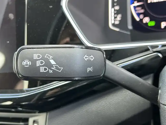 フォルクスワーゲン ＶＷ Ｔ－クロス TSI スタイル 宮崎県 2024(令6)年 0.3万km ディープブラックパールエフェクト 純正メモリーナビ/・Bluetooth/・USB入力端子/・AM/FM/・CarPlay/ハーフブラックレザーシート/ETC/LEDライト/・オートライト/・オートマハイビーム/・レーンキープアシスト/・ブラインドスポットモニター/・アダプティブクルーズコントロール/・前後コーナーセンサー/・パーキングアシスト/純正18インチアルミホイール/純正フロアマット/スマートキー/プッシュスタート