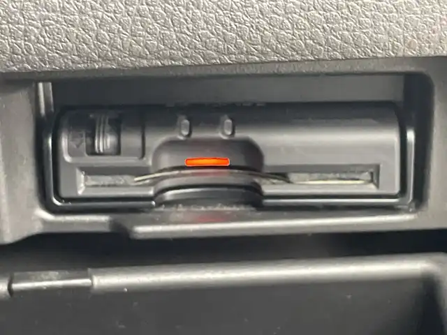 日産 セレナ ハイウェイS G S HV Aセーフ 群馬県 2014(平26)年 9.5万km ブリリアントホワイトパール 純正８型ナビ　純正１１型後席モニター　全周囲カメラ　片側電動スライドドア　衝突被害軽減ブレーキ　クルーズコントロール　スマートキー　前方ドライブレコーダー　ＬＥＤオートライト　ＥＴＣ　禁煙車