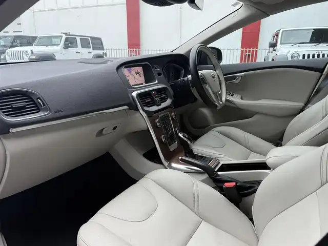 ボルボ Ｖ４０ D4 インスクリプション 和歌山県 2017(平29)年 6.7万km デニムブルーメタリック ナビ/バックカメラ/BT/TV/USB/CD/DVD/白革/前席パワーシート/前席シートヒーター/D席メモリ機能/LEDライト/ETC/ACC/BLIS/純正17インチホイール