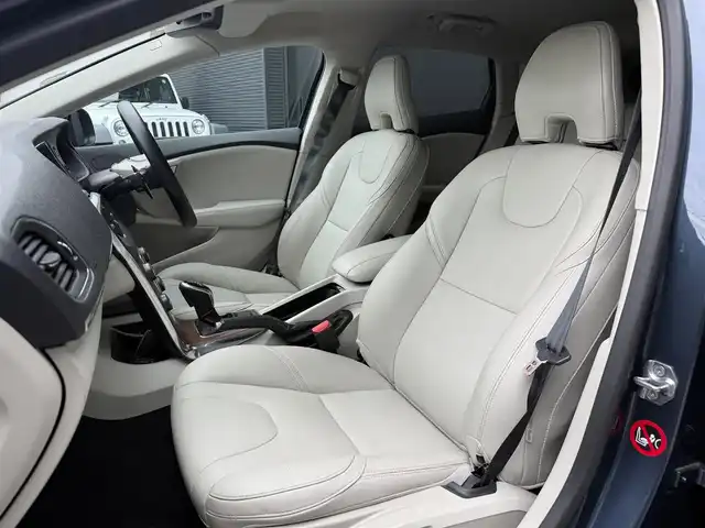 ボルボ Ｖ４０ D4 インスクリプション 和歌山県 2017(平29)年 6.7万km デニムブルーメタリック ナビ/バックカメラ/BT/TV/USB/CD/DVD/白革/前席パワーシート/前席シートヒーター/D席メモリ機能/LEDライト/ETC/ACC/BLIS/純正17インチホイール