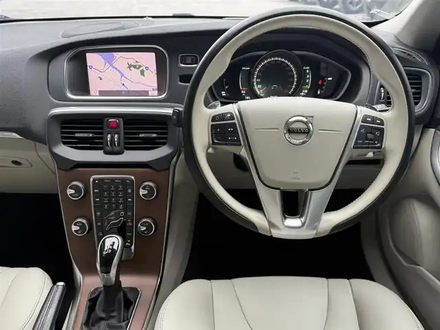 ボルボ Ｖ４０ D4 インスクリプション 和歌山県 2017(平29)年 6.7万km デニムブルーメタリック ナビ/バックカメラ/BT/TV/USB/CD/DVD/白革/前席パワーシート/前席シートヒーター/D席メモリ機能/LEDライト/ETC/ACC/BLIS/純正17インチホイール