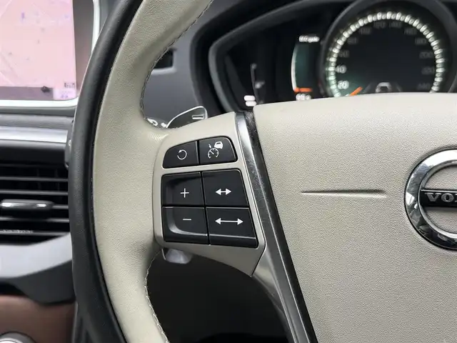 ボルボ Ｖ４０ D4 インスクリプション 和歌山県 2017(平29)年 6.7万km デニムブルーメタリック ナビ/バックカメラ/BT/TV/USB/CD/DVD/白革/前席パワーシート/前席シートヒーター/D席メモリ機能/LEDライト/ETC/ACC/BLIS/純正17インチホイール