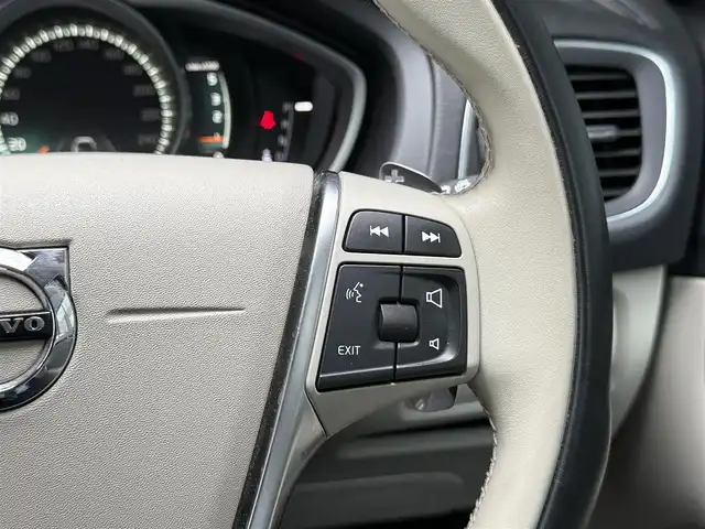 ボルボ Ｖ４０ D4 インスクリプション 和歌山県 2017(平29)年 6.7万km デニムブルーメタリック ナビ/バックカメラ/BT/TV/USB/CD/DVD/白革/前席パワーシート/前席シートヒーター/D席メモリ機能/LEDライト/ETC/ACC/BLIS/純正17インチホイール