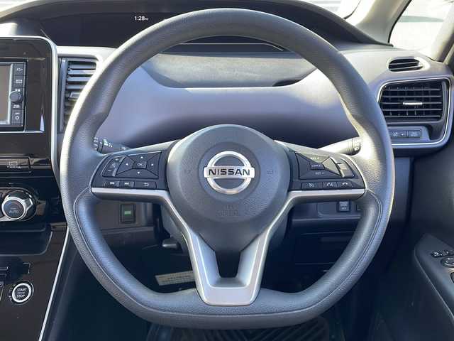 日産 セレナ X V 岩手県 2021(令3)年 2.7万km ブリリアントホワイトパール エマージェンシーブレーキ/ワンオーナー/純正ナビ/　CD/フルセグ/Bluetooth/アラウンドビューモニター/両側パワースライドドア/コーナーセンサー/クルーズコントロール/ドライブレコーダー/BSM/純正ホイールキャップ付きスタッドレスタイヤ積込み/スマートキー/保証書