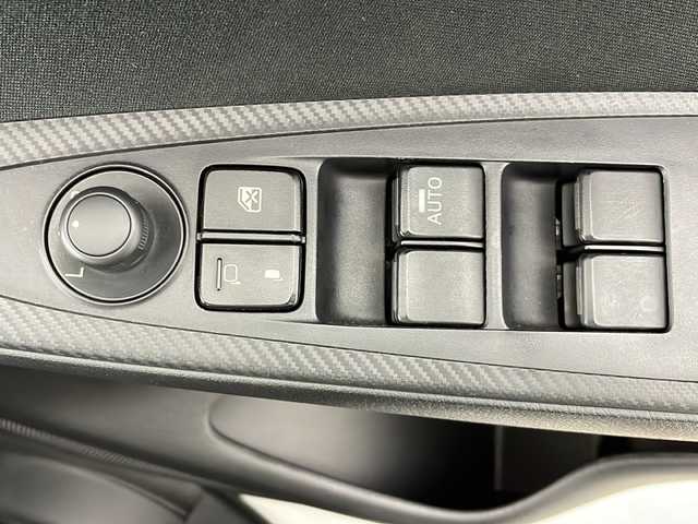 マツダ デミオ 15C 道央・札幌 2019(令1)年 4.1万km アークティックホワイト ・4WD/・純正オーディオ/(AM/FM/USB/AUX)/・プッシュスタート/・スマートキー/・スポーツモード/・オートライト/・ハロゲンヘッドライト/・フォグランプ/・電動格納ミラー/・ブラインドスポットモニター/・社外フロアマット/・ETC/・後方コーナーセンサー/・レーンキープアシスト/・横滑防止機能/・衝突被害軽減システム/・アイドリングストップ/・取扱説明書/・保証書
