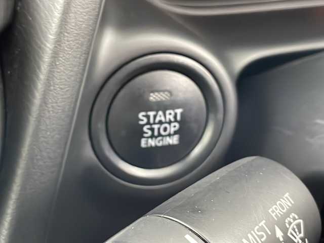 マツダ デミオ 15C 道央・札幌 2019(令1)年 4.1万km アークティックホワイト ・4WD/・純正オーディオ/(AM/FM/USB/AUX)/・プッシュスタート/・スマートキー/・スポーツモード/・オートライト/・ハロゲンヘッドライト/・フォグランプ/・電動格納ミラー/・ブラインドスポットモニター/・社外フロアマット/・ETC/・後方コーナーセンサー/・レーンキープアシスト/・横滑防止機能/・衝突被害軽減システム/・アイドリングストップ/・取扱説明書/・保証書
