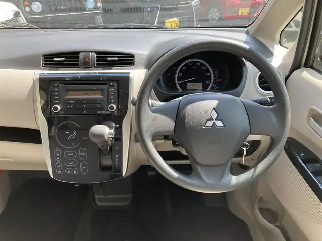 三菱 ｅＫワゴン M e－アシスト 大分県 2015(平27)年 1.4万km ホワイト 衝突被害軽減ブレーキ/社外フロアマット/社外ドラレコ/5月3日から5月7日までお休みの為、書類発送及び車両搬出は5月8日以降になります。