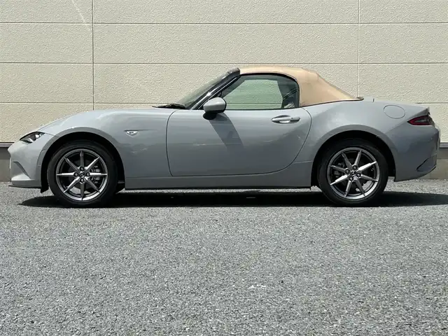 マツダ ロードスター S レザーパッケージ Vセレクション 茨城県 2024(令6)年 0.4万km グレー 純正ナビ/フルセグTV/Bluetooth接続/バックカメラ/スポーツタンナッパ本革シート/シートヒーター/BOSEサウンド/クルーズコントロール/LEDオートライト/純正１６インチアルミホイール/コーナーセンサー/USB入力端子/ベージュソフトトップ