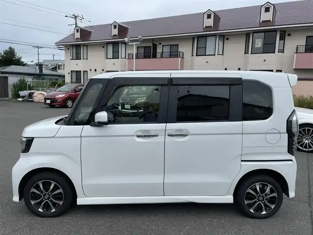 ホンダ Ｎ ＢＯＸ カスタム G L ホンダセンシング 道央・札幌 2019(平31)年 10.2万km プラチナホワイトパール ４WD/純正メモリナビ（CD/DVD/FM/AM/SD/BT)/フルセグ（走行中視聴可能）/バックカメラ/ウィンカーミラー/クルーズコントロール/ドアバイザー/プッシュスタート/片側パワースライドドア/ビルトインETC/オートライト/フォグランプ/前席シートヒーター/コーナーセンサー（前）/ステアリングスイッチ/ベンチシート/フルフラットシート/チップアップシート/レーンキープアシスト/衝突軽減ブレーキ/横滑り防止装置/サイドエアバッグ/カーテンエアバッグ