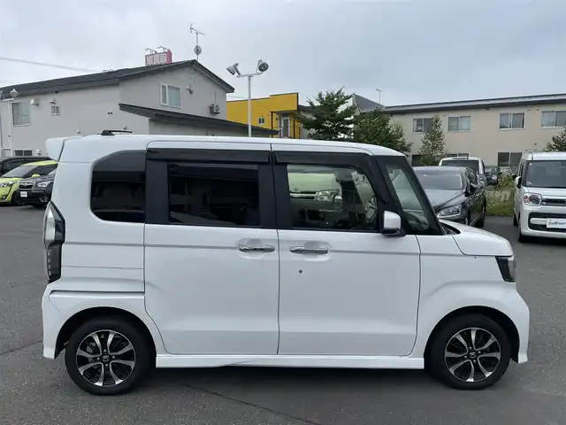 ホンダ Ｎ ＢＯＸ カスタム G L ホンダセンシング 道央・札幌 2019(平31)年 10.2万km プラチナホワイトパール ４WD/純正メモリナビ（CD/DVD/FM/AM/SD/BT)/フルセグ（走行中視聴可能）/バックカメラ/ウィンカーミラー/クルーズコントロール/ドアバイザー/プッシュスタート/片側パワースライドドア/ビルトインETC/オートライト/フォグランプ/前席シートヒーター/コーナーセンサー（前）/ステアリングスイッチ/ベンチシート/フルフラットシート/チップアップシート/レーンキープアシスト/衝突軽減ブレーキ/横滑り防止装置/サイドエアバッグ/カーテンエアバッグ