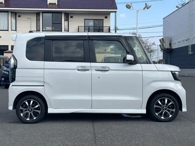 ホンダ Ｎ ＢＯＸ カスタム G L ホンダセンシング 道央・札幌 2019(平31)年 10.2万km プラチナホワイトパール 　４　W　D　/純正メモリナビ/（CD/DVD/FM/AM/SD/BT)/フルセグ（走行中視聴可能）/バックカメラ/ウィンカーミラー/クルーズコントロール/ドアバイザー/プッシュスタート/片側パワースライドドア/ビルトインETC/オートライト/フォグランプ/前席シートヒーター/コーナーセンサー（前）/ステアリングスイッチ/ベンチシート/フルフラットシート/チップアップシート/レーンキープアシスト/衝突軽減ブレーキ/横滑り防止装置/サイドエアバッグ/カーテンエアバッグ