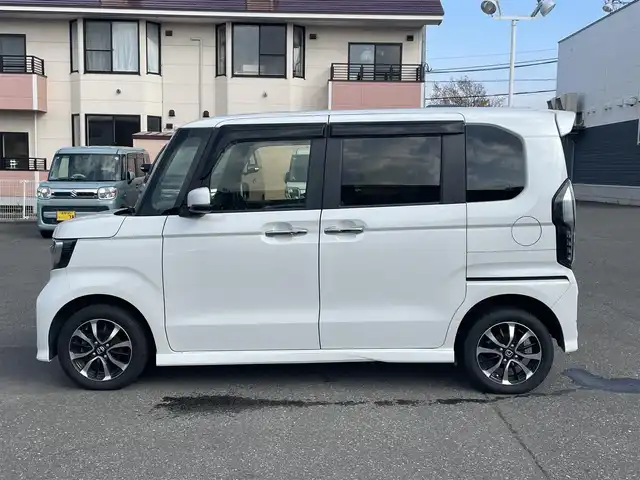ホンダ Ｎ ＢＯＸ カスタム G L ホンダセンシング 道央・札幌 2019(平31)年 10.2万km プラチナホワイトパール 　４　W　D　/純正メモリナビ/（CD/DVD/FM/AM/SD/BT)/フルセグ（走行中視聴可能）/バックカメラ/ウィンカーミラー/クルーズコントロール/ドアバイザー/プッシュスタート/片側パワースライドドア/ビルトインETC/オートライト/フォグランプ/前席シートヒーター/コーナーセンサー（前）/ステアリングスイッチ/ベンチシート/フルフラットシート/チップアップシート/レーンキープアシスト/衝突軽減ブレーキ/横滑り防止装置/サイドエアバッグ/カーテンエアバッグ