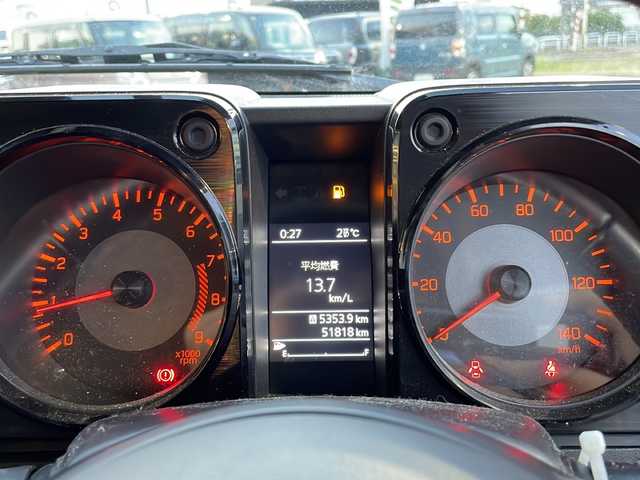 スズキ ジムニー XC 新潟県 2018(平30)年 5.2万km ジャングルグリーン 純正ディスプレイオーディオ/Bluetooth接続/DVD・CD再生/ミュージックプレイヤー接続可能/4WD/クルーズコントロール/レーンキープ/衝突軽減ブレーキ/盗難防止装置/レザー調シートカバー/ミラーヒーター/シートヒーター/ドアバイザー/ルーフレール/背面タイヤ/純正フロアマット/ＬＥＤヘッドライト/ウインカーミラー/ＵＳＢ入力端子