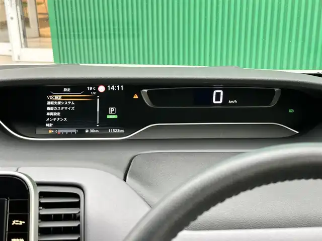 日産 セレナ ハイウェイスター V 宮城県 2021(令3)年 1.2万km ブリリアントホワイトパール 2トーン セーフティパックA/・SRSエアバッグ（サイド/カーテン）/・インテリジェントアラウンドビューモニター/・インテリジェントルームミラー/・ふらつき警報/・ヒーター付ドアミラー/リアオートエアコン/3列目ヒーターダクト/防水シート/＝＝＝/プロパイロット/インテリジェントエマージェンシーブレーキ/踏み間違い衝突防止アシスト/車線逸脱警報/車線逸脱防止支援システム/後側方車両検知警報/後退時車両検知警報/後側方衝突防止支援システム/前方衝突予測警報/コーナーセンサー/純正10インチナビ/・CD/DVD/・Bluetooth/・フルセグTV/ビルトインETC/ドライブレコーダー/ハンズフリーパワースライドドア（両側）/革巻きステアリング/電動パーキングブレーキ/ブレーキホールド/アダプティブLEDヘッドランプ/フォグランプ/オートライト/スマートキー＆プッシュスタート/電動格納ミラー/純正16インチAW/純正ドアバイザー/純正フロアマット/W/サイド/カーテンエアバッグ