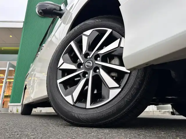 日産 セレナ ハイウェイスター V 宮城県 2021(令3)年 1.2万km ブリリアントホワイトパール 2トーン セーフティパックA/・SRSエアバッグ（サイド/カーテン）/・インテリジェントアラウンドビューモニター/・インテリジェントルームミラー/・ふらつき警報/・ヒーター付ドアミラー/リアオートエアコン/3列目ヒーターダクト/防水シート/＝＝＝/プロパイロット/インテリジェントエマージェンシーブレーキ/踏み間違い衝突防止アシスト/車線逸脱警報/車線逸脱防止支援システム/後側方車両検知警報/後退時車両検知警報/後側方衝突防止支援システム/前方衝突予測警報/コーナーセンサー/純正10インチナビ/・CD/DVD/・Bluetooth/・フルセグTV/ビルトインETC/ドライブレコーダー/ハンズフリーパワースライドドア（両側）/革巻きステアリング/電動パーキングブレーキ/ブレーキホールド/アダプティブLEDヘッドランプ/フォグランプ/オートライト/スマートキー＆プッシュスタート/電動格納ミラー/純正16インチAW/純正ドアバイザー/純正フロアマット/W/サイド/カーテンエアバッグ