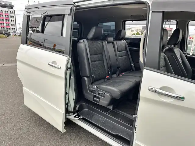 日産 セレナ ハイウェイスター V 宮城県 2021(令3)年 1.2万km ブリリアントホワイトパール 2トーン セーフティパックA/・SRSエアバッグ（サイド/カーテン）/・インテリジェントアラウンドビューモニター/・インテリジェントルームミラー/・ふらつき警報/・ヒーター付ドアミラー/リアオートエアコン/3列目ヒーターダクト/防水シート/＝＝＝/プロパイロット/インテリジェントエマージェンシーブレーキ/踏み間違い衝突防止アシスト/車線逸脱警報/車線逸脱防止支援システム/後側方車両検知警報/後退時車両検知警報/後側方衝突防止支援システム/前方衝突予測警報/コーナーセンサー/純正10インチナビ/・CD/DVD/・Bluetooth/・フルセグTV/ビルトインETC/ドライブレコーダー/ハンズフリーパワースライドドア（両側）/革巻きステアリング/電動パーキングブレーキ/ブレーキホールド/アダプティブLEDヘッドランプ/フォグランプ/オートライト/スマートキー＆プッシュスタート/電動格納ミラー/純正16インチAW/純正ドアバイザー/純正フロアマット/W/サイド/カーテンエアバッグ