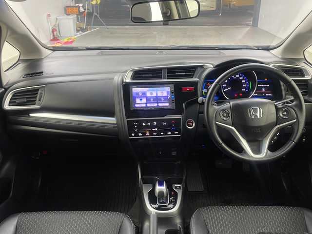 ホンダ フィット ハイブリット Lパッケージ 大阪府 2017(平29)年 5.2万km ブリリアントスポーティブルーメタリック2トーン 純正7インチインターナビ【VXM-174VFXi】/【AM/FM/CD/DVD/Bluetooth/フルセグTV】/ナビ装着用スペシャルパッケージ/バックカメラ/ETC/あんしんパッケージ/・シティブレーキアクティブシステム/・低速域衝突軽減ブレーキ/・誤発進抑制機能/・サイドカーテンエアバッグシステム/・前席用i-サイドエアバッグシステム/クルーズコントロール/ハーフレザーシート/タッチパネル式AAC/本革巻きステアリング/LEDヘッドライト/オートライト