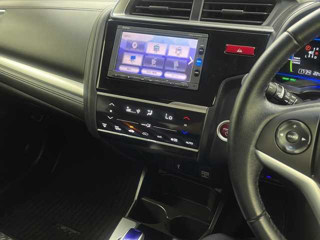 ホンダ フィット ハイブリット Lパッケージ 大阪府 2017(平29)年 5.2万km ブリリアントスポーティブルーメタリック2トーン 純正7インチインターナビ【VXM-174VFXi】/【AM/FM/CD/DVD/Bluetooth/フルセグTV】/ナビ装着用スペシャルパッケージ/バックカメラ/ETC/あんしんパッケージ/・シティブレーキアクティブシステム/・低速域衝突軽減ブレーキ/・誤発進抑制機能/・サイドカーテンエアバッグシステム/・前席用i-サイドエアバッグシステム/クルーズコントロール/ハーフレザーシート/タッチパネル式AAC/本革巻きステアリング/LEDヘッドライト/オートライト